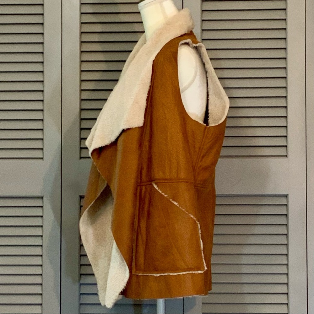 NWT Entro Faux Suede Camel and Cream Shearling Vest - Picture 2 of 9